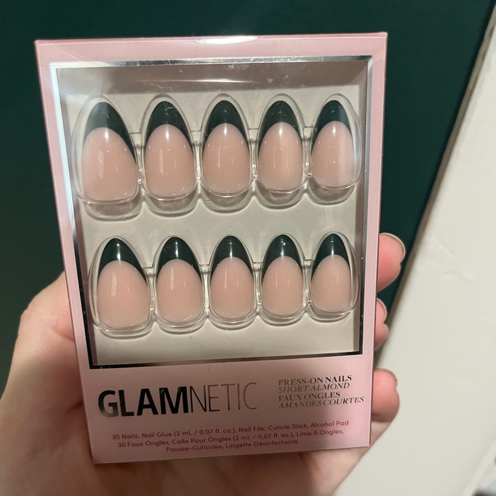 Glamnetic Chateau short almond press on nails